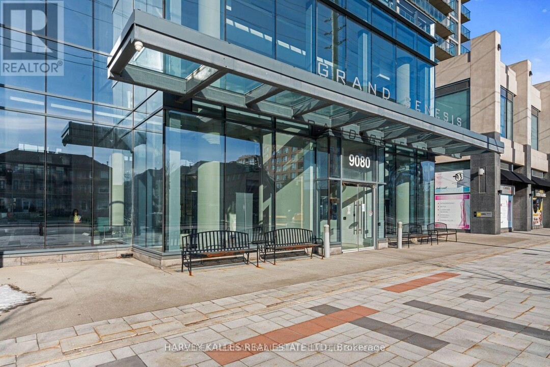 9090-9090 Yonge St in Richmond Hill, ON - Building Photo