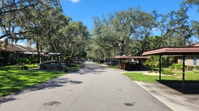 35097 Whispering Oaks Blvd in Ridge Manor, FL - Building Photo - Building Photo