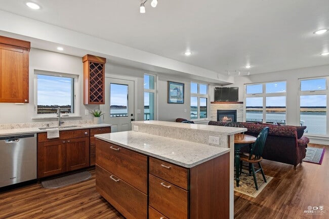 2101 Bowpicker Ln in Kenai, AK - Building Photo - Building Photo