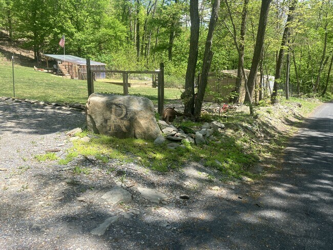 7420 Black Rd in Thurmont, MD - Building Photo - Building Photo