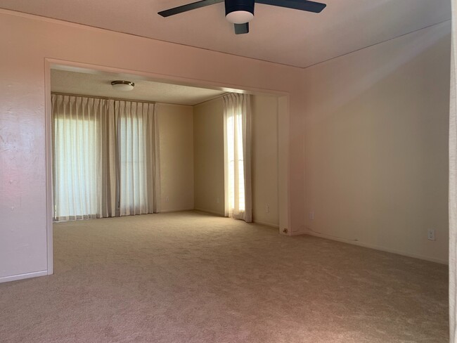 98-929 Noelani St in Pearl City, HI - Foto de edificio - Building Photo