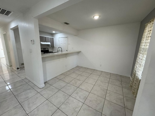 3010 Jake St in Edinburg, TX - Building Photo - Building Photo