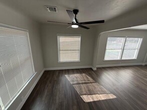 15 E Fountain Way in Fresno, CA - Building Photo - Building Photo