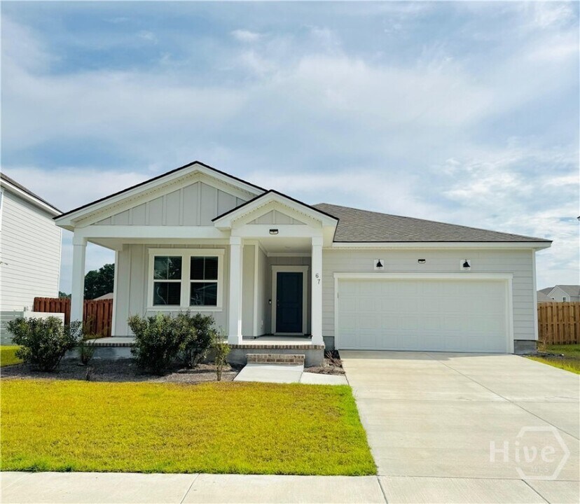 67 Shade Tree Dr in Richmond Hill, GA - Building Photo