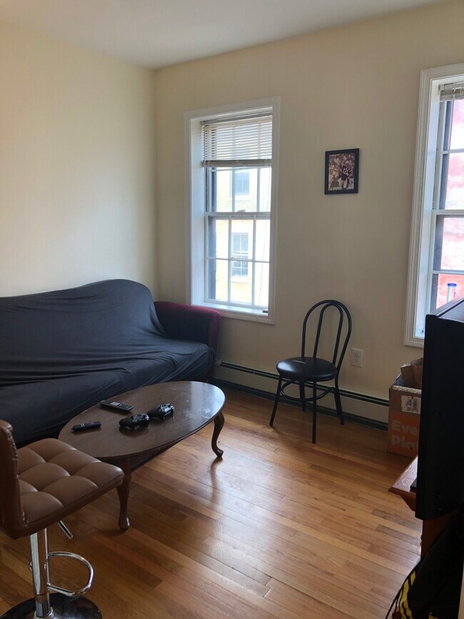 27 Phillips St, Unit 4 in Boston, MA - Building Photo - Building Photo