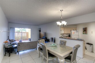 9711 Fontainebleau Blvd in Miami, FL - Building Photo - Building Photo