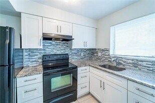 1251 W River Dr in Margate, FL - Building Photo