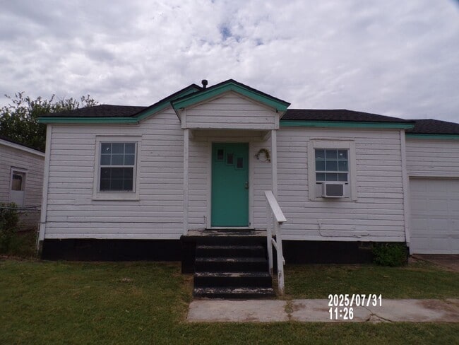 2616 SW Cornell Ave in Lawton, OK - Building Photo - Building Photo