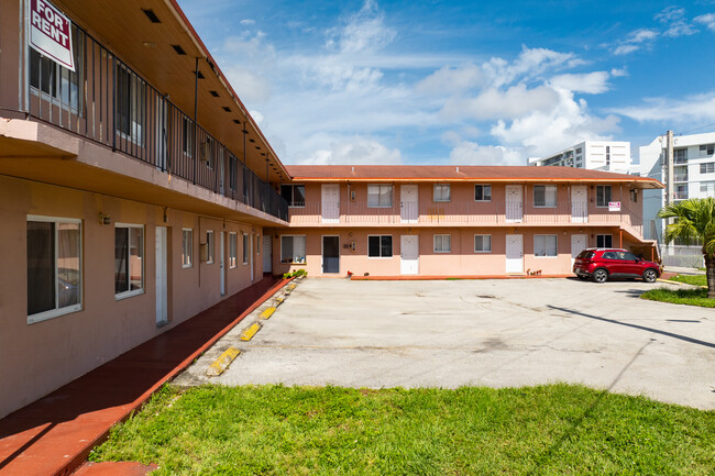 936 NW 6th St in Miami, FL - Foto de edificio - Building Photo