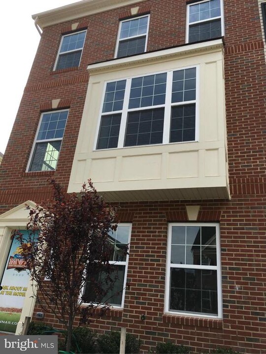 7240 Brinley Way in Hanover, MD - Building Photo