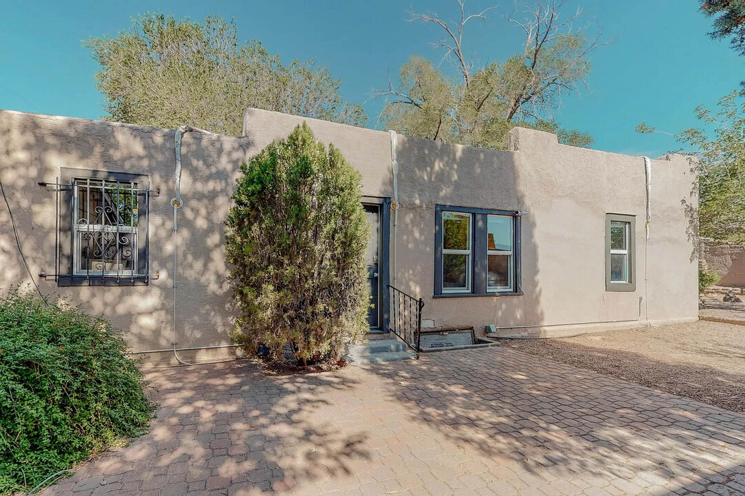 2124 Eton Ave SE in Albuquerque, NM - Building Photo