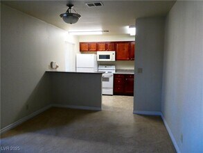 5251 Indian River Dr in Las Vegas, NV - Building Photo - Building Photo