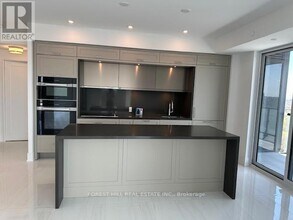 10-2310 Inn On The Pk Dr in Toronto, ON - Building Photo - Building Photo