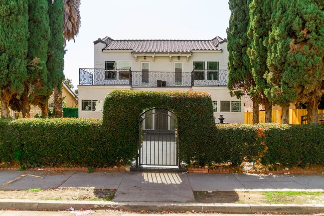 Chateau Monroe in Los Angeles, CA - Foto de edificio - Building Photo