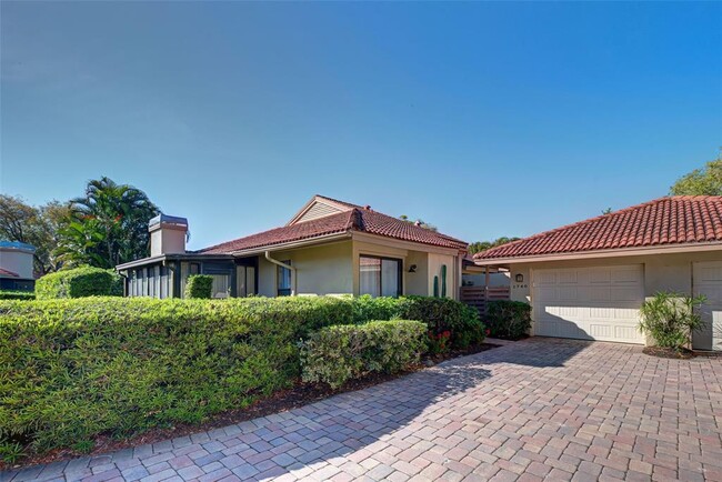 1740 Landings Blvd in Sarasota, FL - Foto de edificio - Building Photo