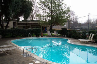The Redwoods at Mather Station in Rancho Cordova, CA - Foto de edificio - Building Photo