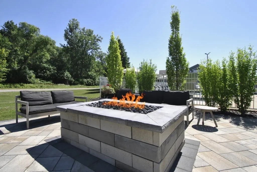 Hunters Ridge Apartments & Townhomes in East Lansing, MI - Foto de edificio