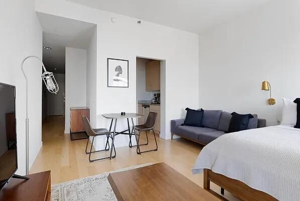 130 Water St in New York, NY - Building Photo