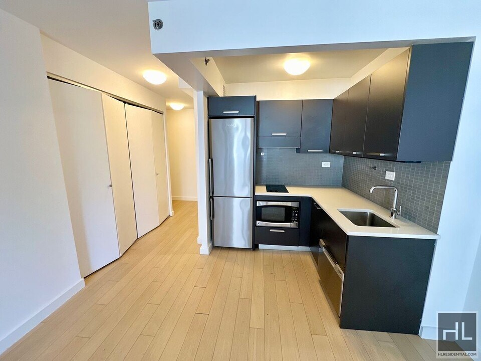 East 39th Street in New York, NY - Building Photo