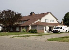 8295 144th St W in Apple Valley, MN - Building Photo