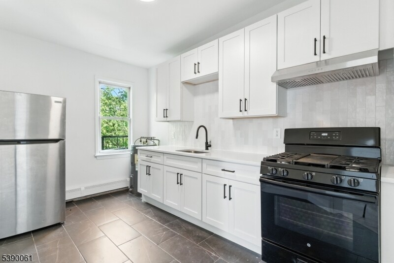 195 Sylvan Ave in Newark, NJ - Building Photo