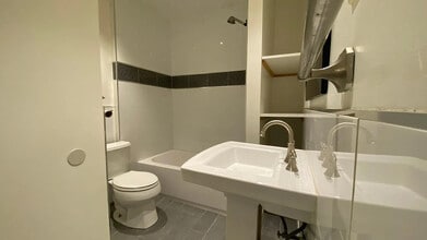 2111 S 15th St in Philadelphia, PA - Building Photo - Building Photo