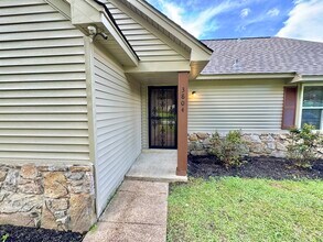 3804 Walsingham Dr in Memphis, TN - Building Photo - Building Photo