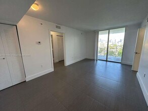 219 NW 12th Ave in Miami, FL - Foto de edificio - Building Photo