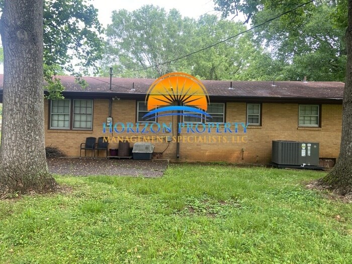 3911 Shamrock Dr NW in Huntsville, AL - Building Photo