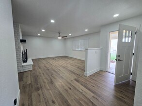 2329 Michael Cir in Hanford, CA - Building Photo - Building Photo