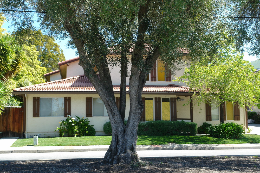 43222 Starr St in Fremont, CA - Foto de edificio