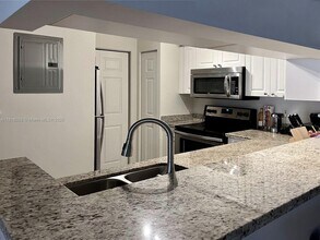 17100 N Bay Rd, Unit PH1912 in Sunny Isles Beach, FL - Building Photo - Building Photo