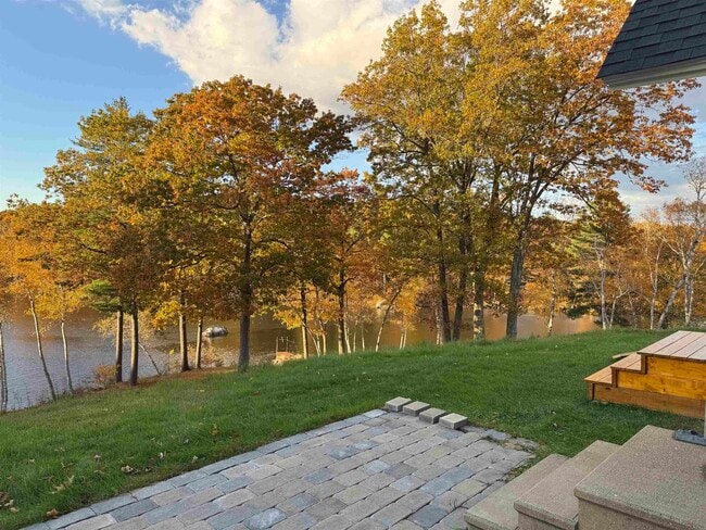 17 Great Cove Dr in Newmarket, NH - Building Photo - Building Photo