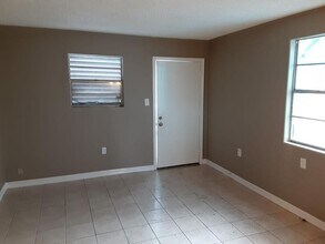 3718 Avenue M 1/2 in Galveston, TX - Foto de edificio - Building Photo