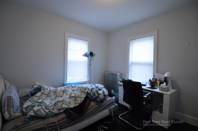 74 Weld Hill St, Unit 2 in Boston, MA - Building Photo - Building Photo
