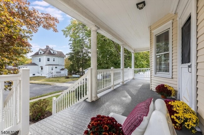 11 Mountain View Pl in Montclair, NJ - Building Photo - Building Photo