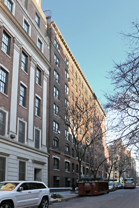 115 W 73rd St in New York, NY - Building Photo