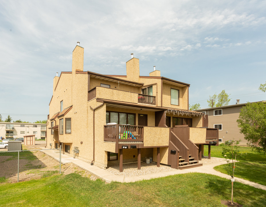 11946 103 St NW in Edmonton, AB - Building Photo