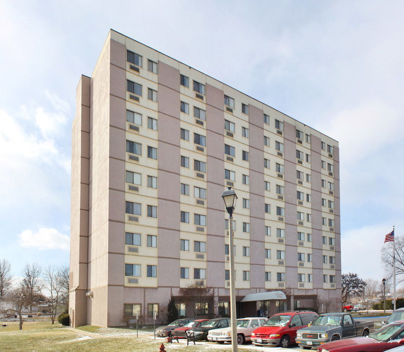 Township Village Apartments in East Alton, IL - Foto de edificio