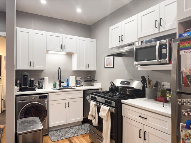 441 W Melrose St, Unit A2 in Chicago, IL - Foto de edificio - Building Photo