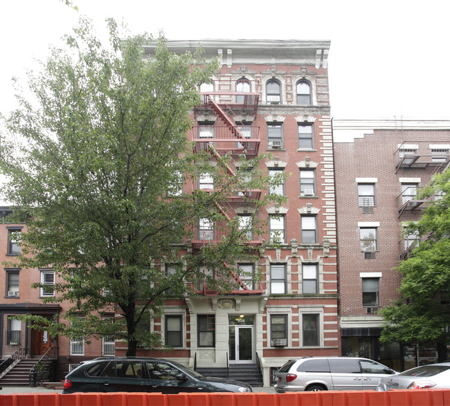 310-312 E 19th St in New York, NY - Foto de edificio - Building Photo