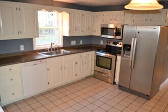 10 Madden Rd in Derry, NH - Building Photo - Building Photo