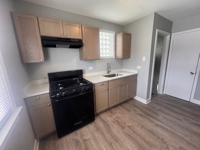 property at 10945 S Green St