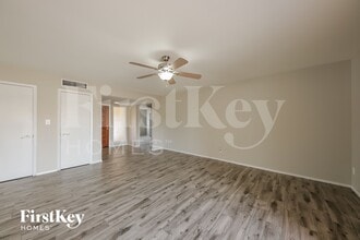 4702 W Paradise Ln in Glendale, AZ - Building Photo - Building Photo
