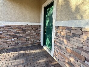 5660 Alta Peak Ct in Las Vegas, NV - Building Photo - Building Photo