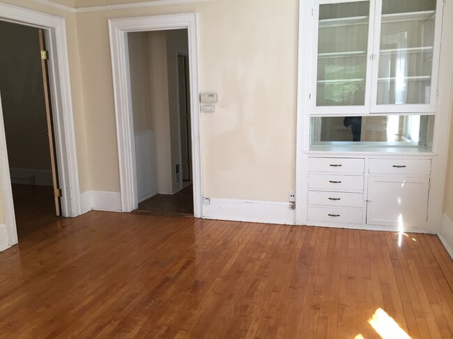 3236 N Bartlett Ave, Unit 2 in Milwaukee, WI - Building Photo - Building Photo