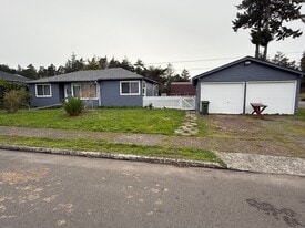 1510 Garfield St in North Bend, OR - Building Photo