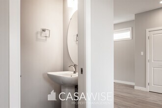 556 Kleins Cres in Leduc, AB - Building Photo - Building Photo