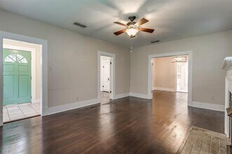 317 W Main St in Italy, TX - Building Photo - Building Photo