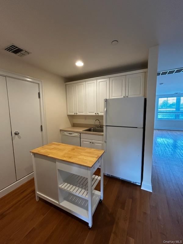 131-7 E Main St in Islip, NY - Building Photo - Building Photo